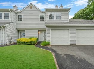 908 Sara Cir, Port Jefferson Station, NY 11776