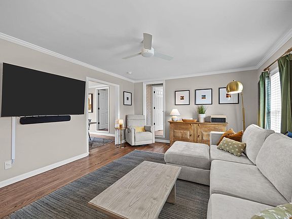 4th image of 209 Windfield Ct