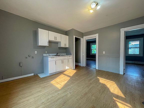 2nd image of 61 Laurel St #3