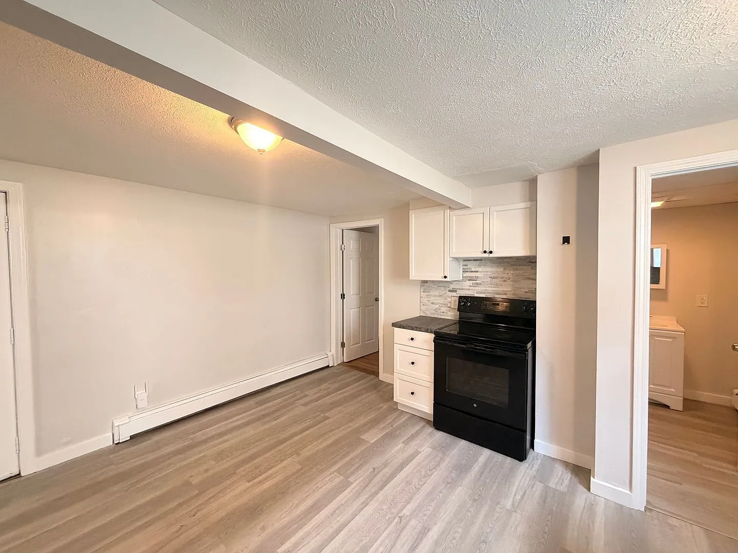 4 bed, 2.0 bath, 1288 sqft, $2,400 — Photo 4