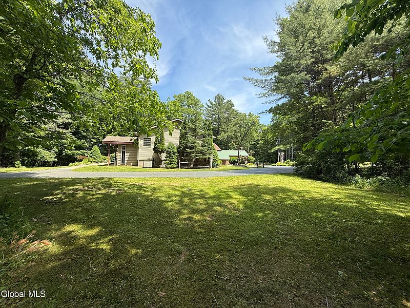 3rd image of 371 Lakeview Road