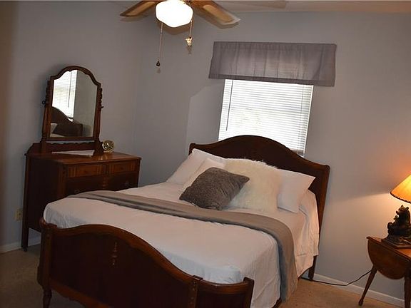 5th image of 5515 Pine Cir NE