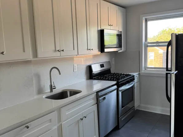 221-08 69th Ave #2B, Oakland Gardens, NY 11364