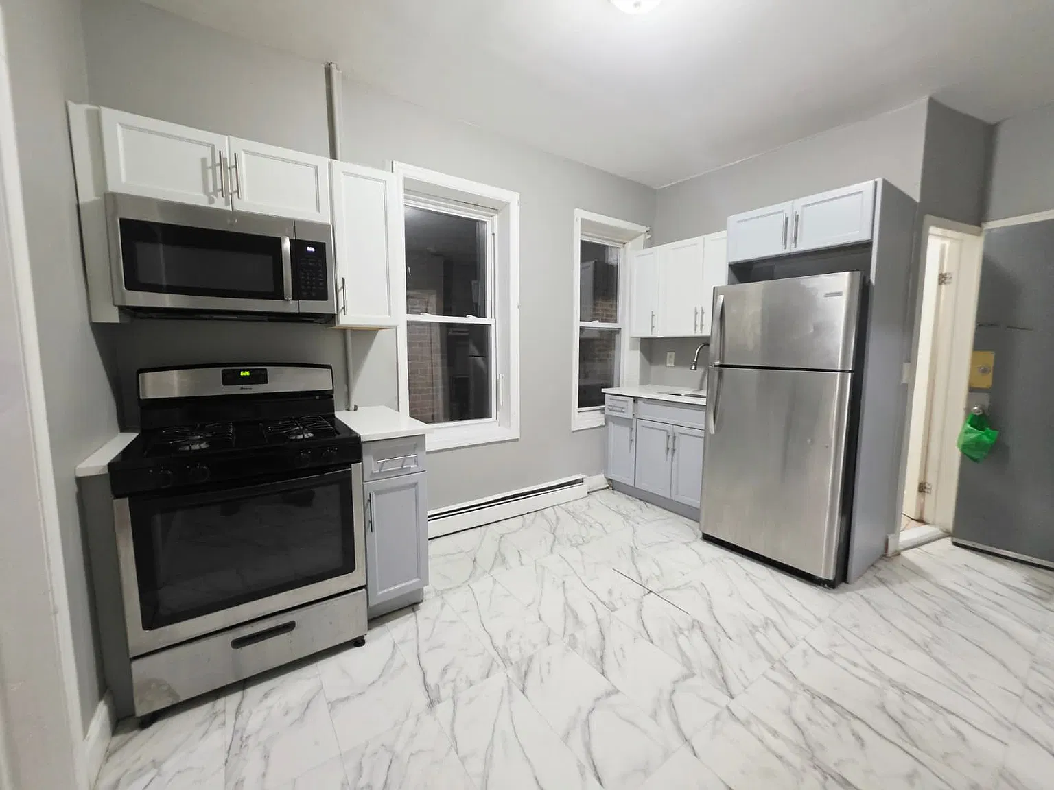 2 bed, 800 sqft, $2,000 — Photo 1