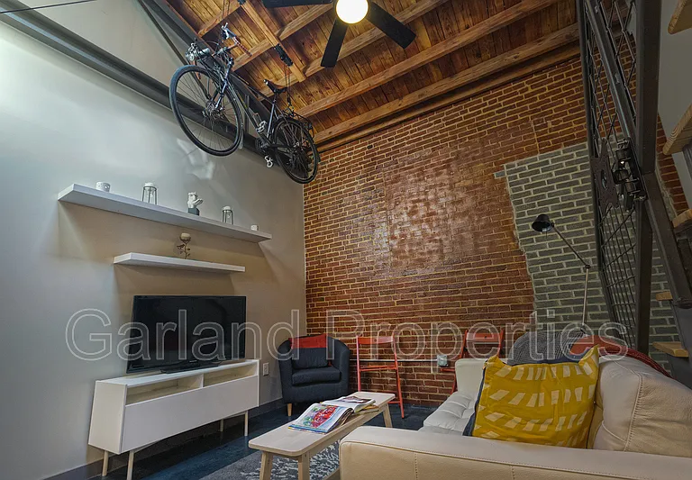 631 Campbell Ave SW #211 — Photo 5