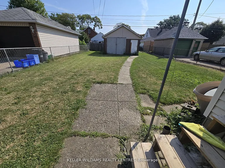 1868 Albert Rd — Photo 13