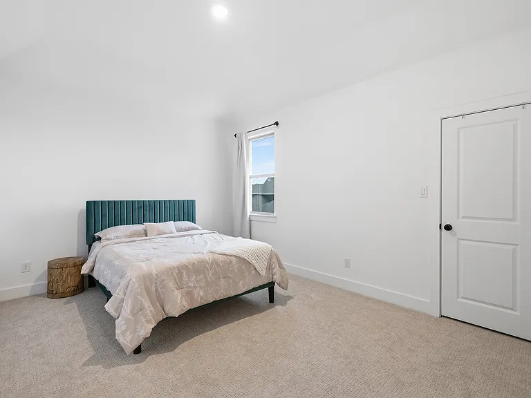 1528 Sandhill Ln — Photo 28