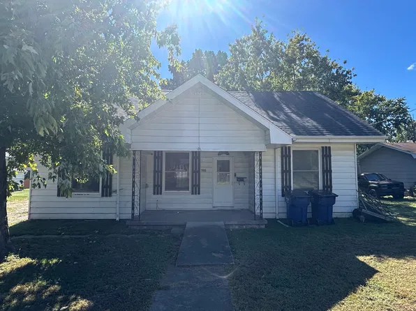 906 E Summers St, West Frankfort, IL 62896