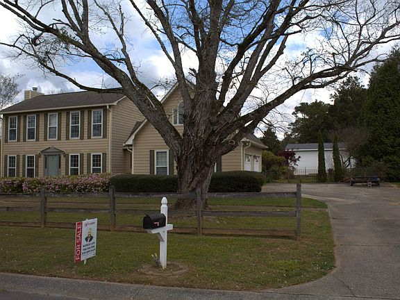 3rd image of 143 Cedar Rock Rd