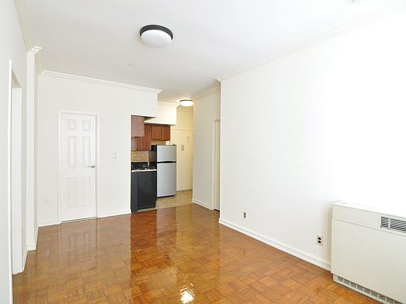 5th image of 304 W 92nd St APT 3A