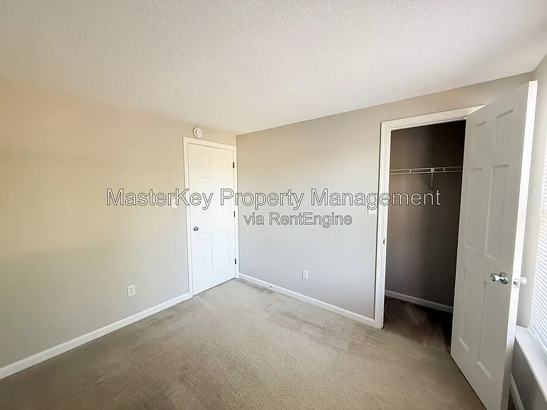 704 E Dynasty Dr — Photo 13
