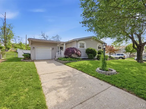 509 Aqua Ridge Dr, Saint Louis, MO 63129