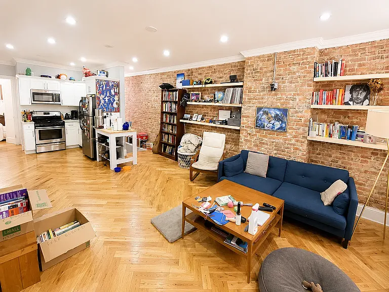 1102 Jefferson Ave #1B — Photo 2