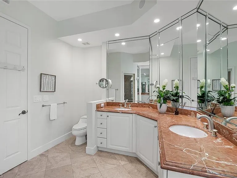 1560 Clermont Dr #D-201 — Photo 13