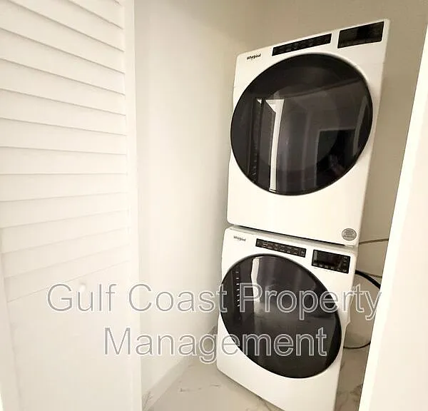 2216 NE 10th Pl — Photo 13