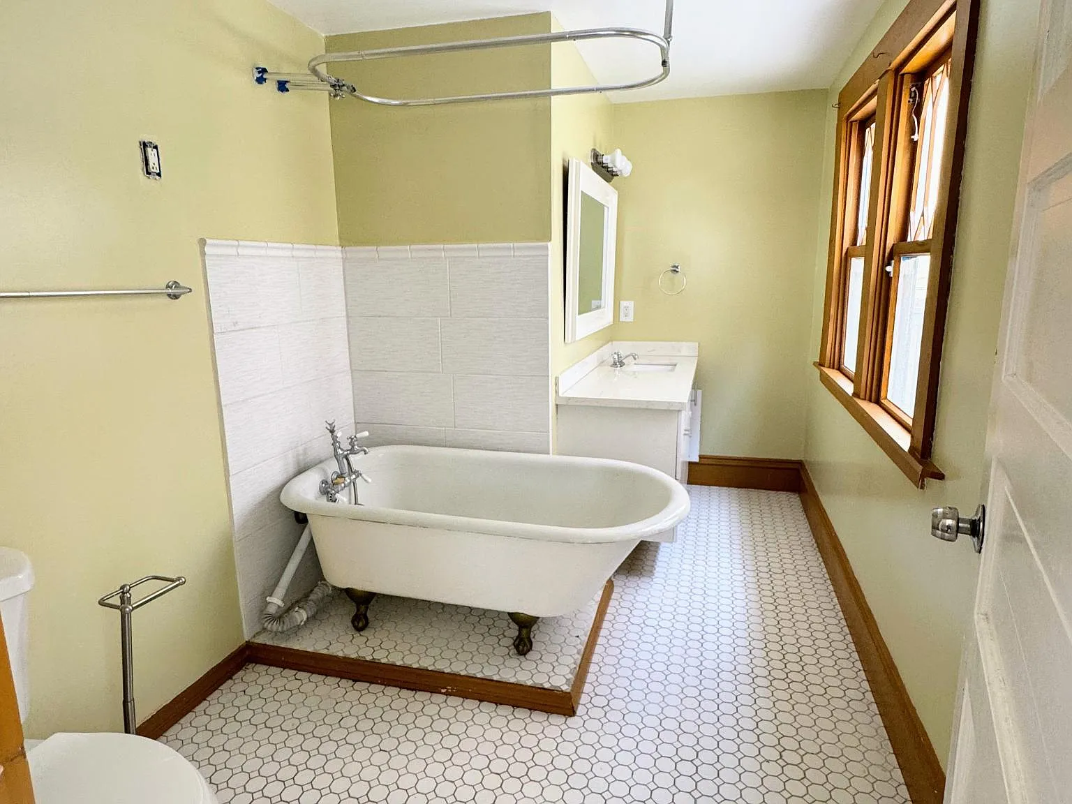 690 S Burlington Ave — Photo 4