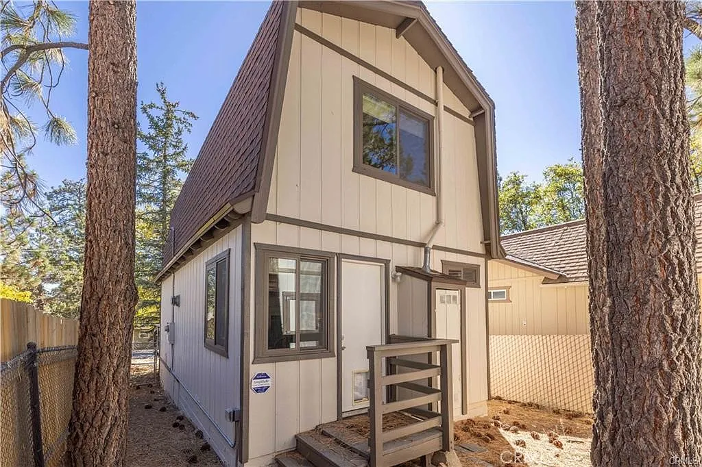 2 bed, 840 sqft, $1,800 — Photo 1