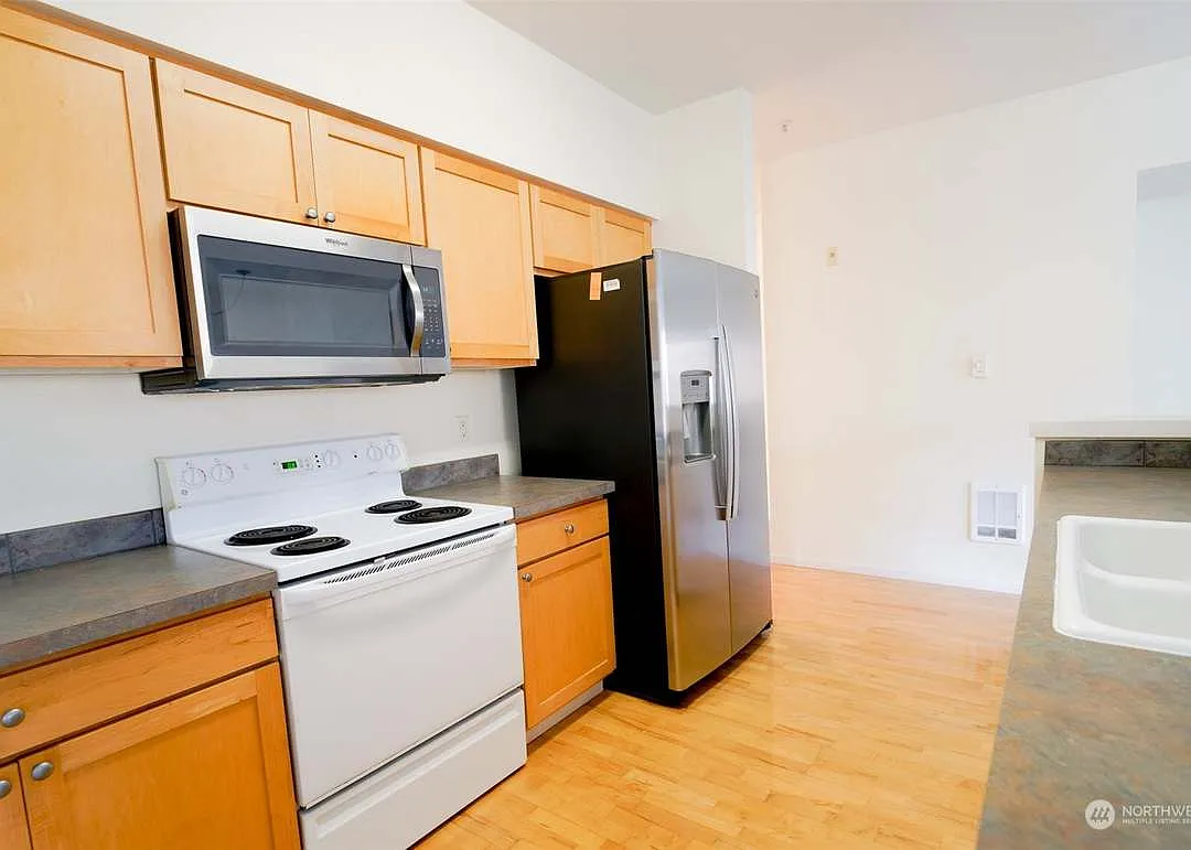 3 bed, 1269 sqft, $2,495 — Photo 3