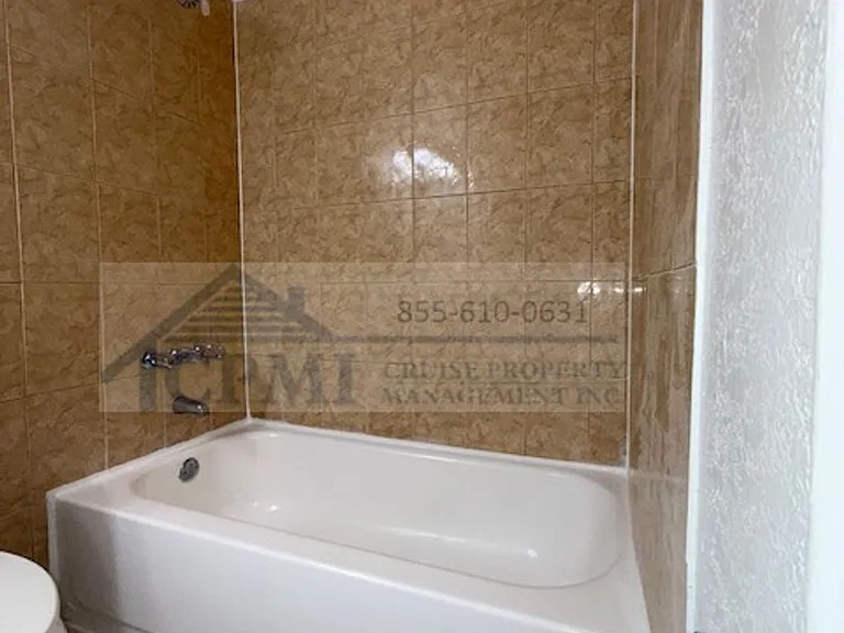 Riverside Manor/N'ice Apartments - 889 Riverside Drive, Ft. Lauderdale, FL 33312 — Photo 26