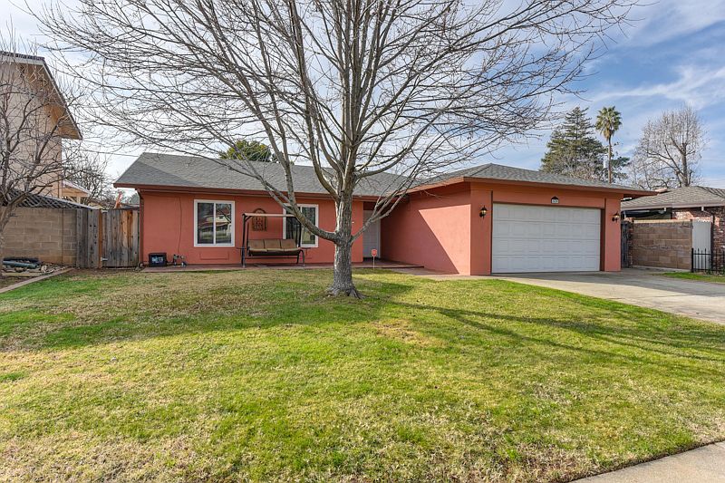 1st image of 2480 Queenwood Dr