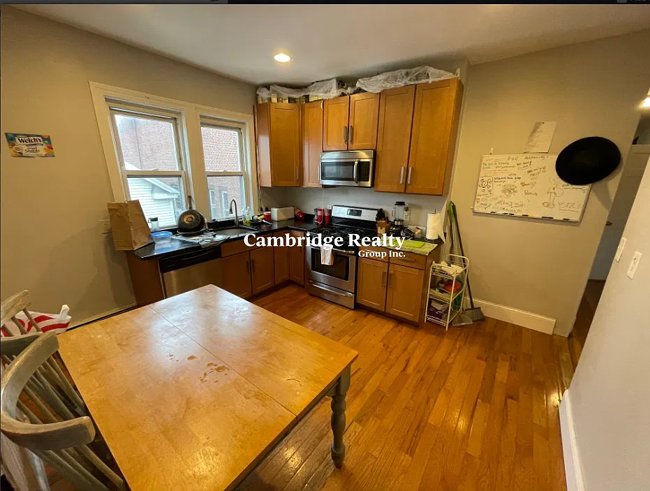 4 bed, 1.5 bath, $4,400 — Photo 1