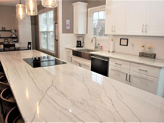 3rd image of 376 Cascade Ct