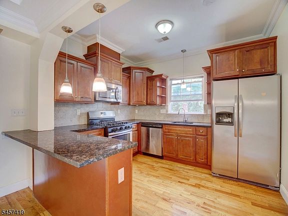 3rd image of 109 Palm St