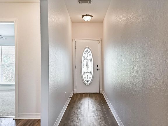 4th image of 911 Ruth Cir