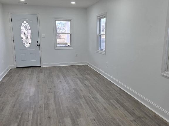 2nd image of 580 York Ave