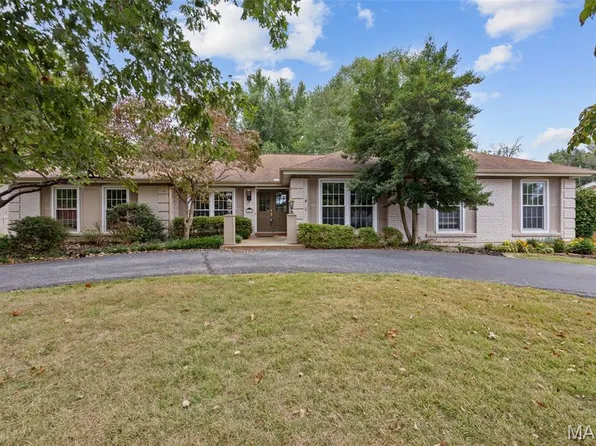 216 San Angelo Dr, Chesterfield, MO 63017