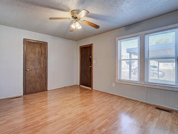 2nd image of 612 SW 47th St