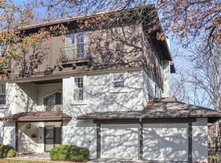 10215 Cedarbrooke Ln, Kansas City, MO 64131