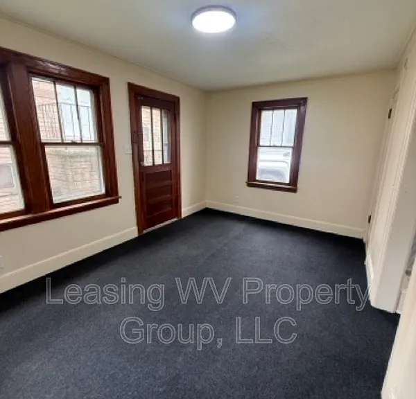 1319 Payne Ave — Photo 5