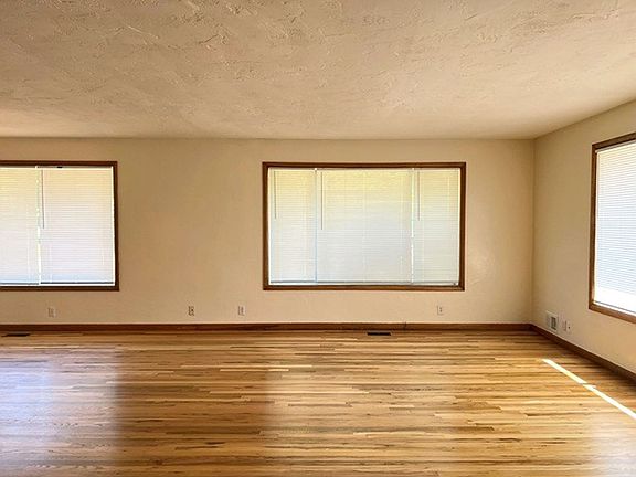 5th image of 720 Orchard Heights Rd NW