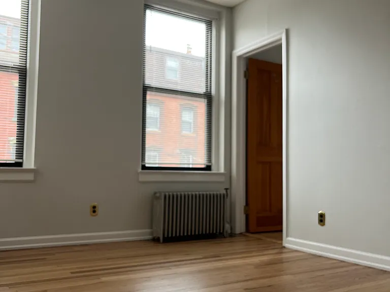 136 Coles St #1 — Photo 8