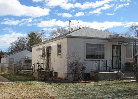 Side view with garage in back