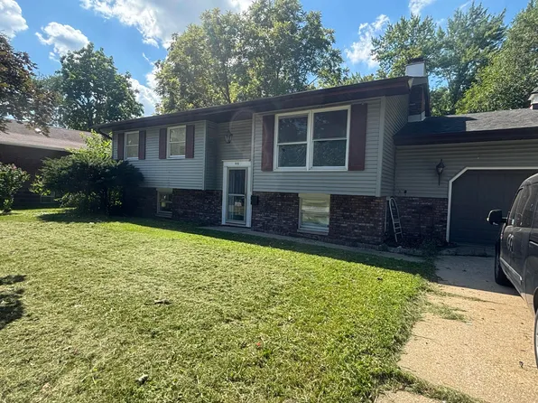 816 Water St, Hobart, IN 46342