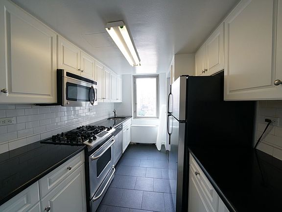 4th image of 444 E 82nd St APT 12U