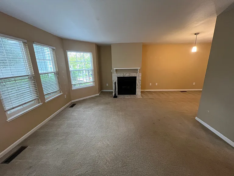 745 E Military St — Photo 3