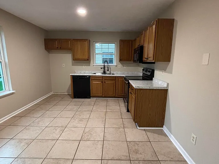 2720 Hayden Park Ln — Photo 3