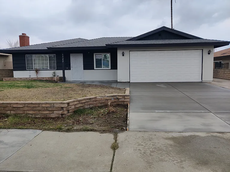 1522 N Lake Ave — Photo 2