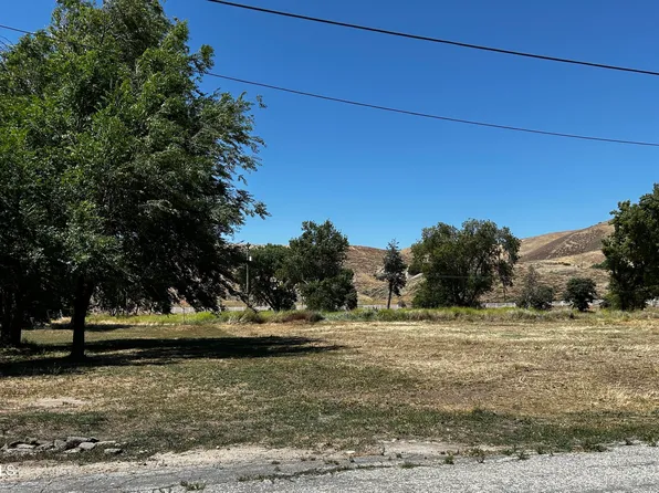 Ashtree Drive 3225 #4-005, Lake Hughes, CA 93532