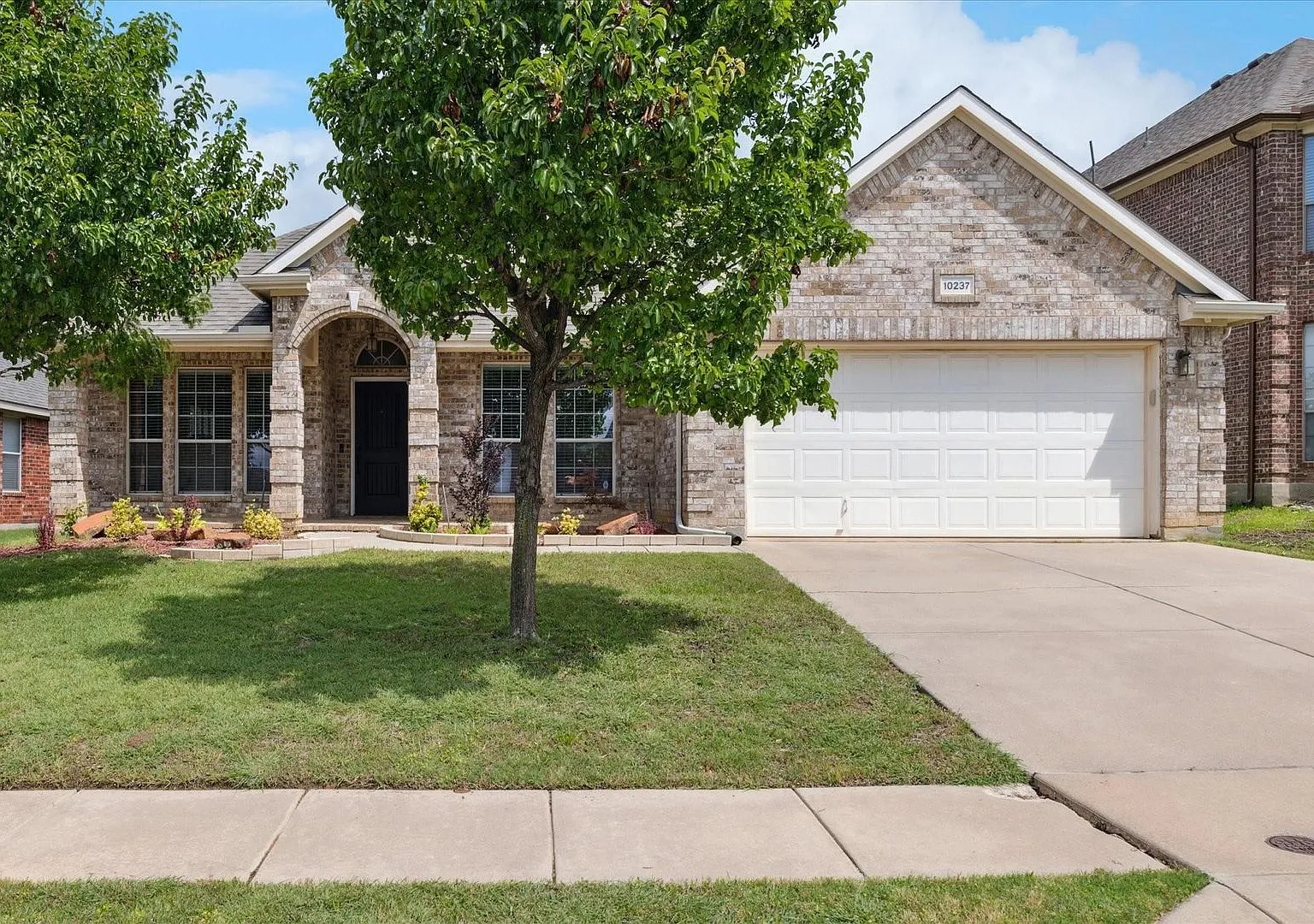 Luxury Living in Tehama Ridge with an EV-Ready Garage & Resort-Style Community Amenities! — Photo 1