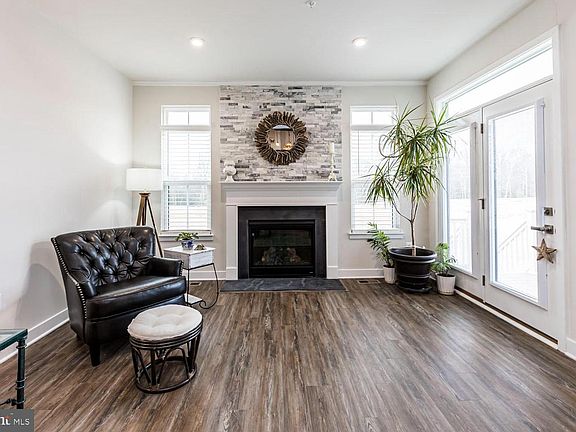 5th image of 7614 Rossville Ln
