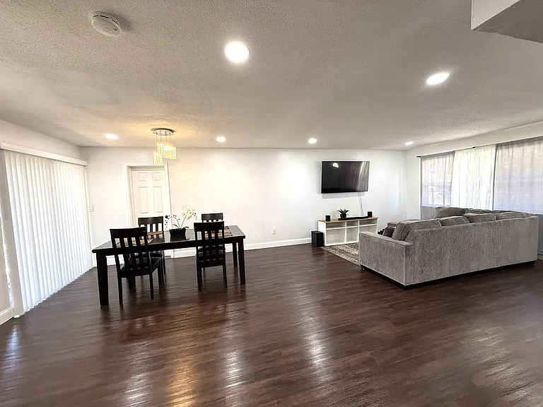668 Hampton Dr NE — Photo 9
