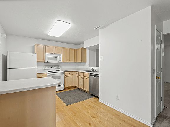3rd image of 1199 W Dun Robin Ct