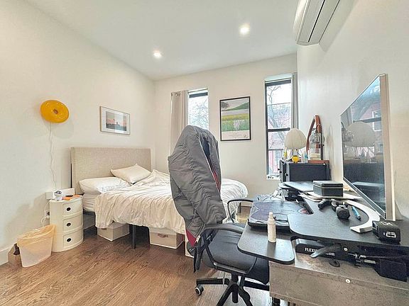 4th image of 333 S 5th St #2B