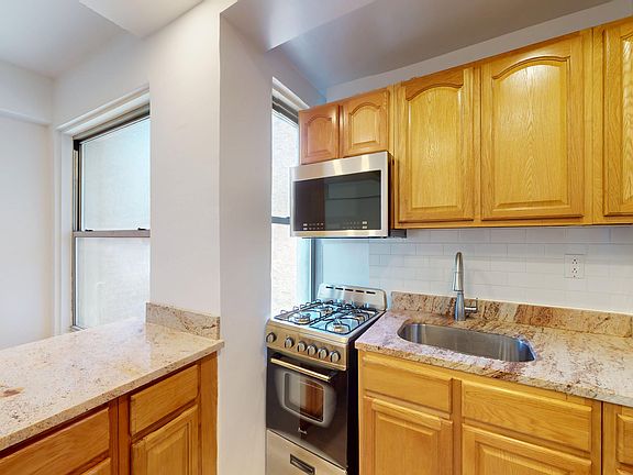 5th image of 301 E 38th St APT 5C