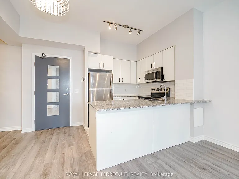 11611 Yonge St #728 — Photo 17