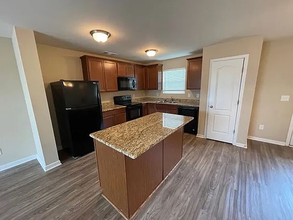 3rd image of 2211 Bee Hive Dr